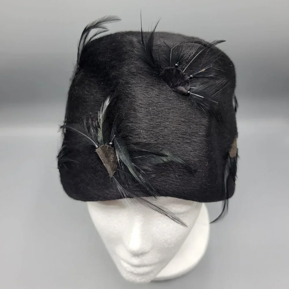 Vintage Black Feathered Cloche Fur Felt Hat By Brigitte Made In Italy - Picture 9 of 10